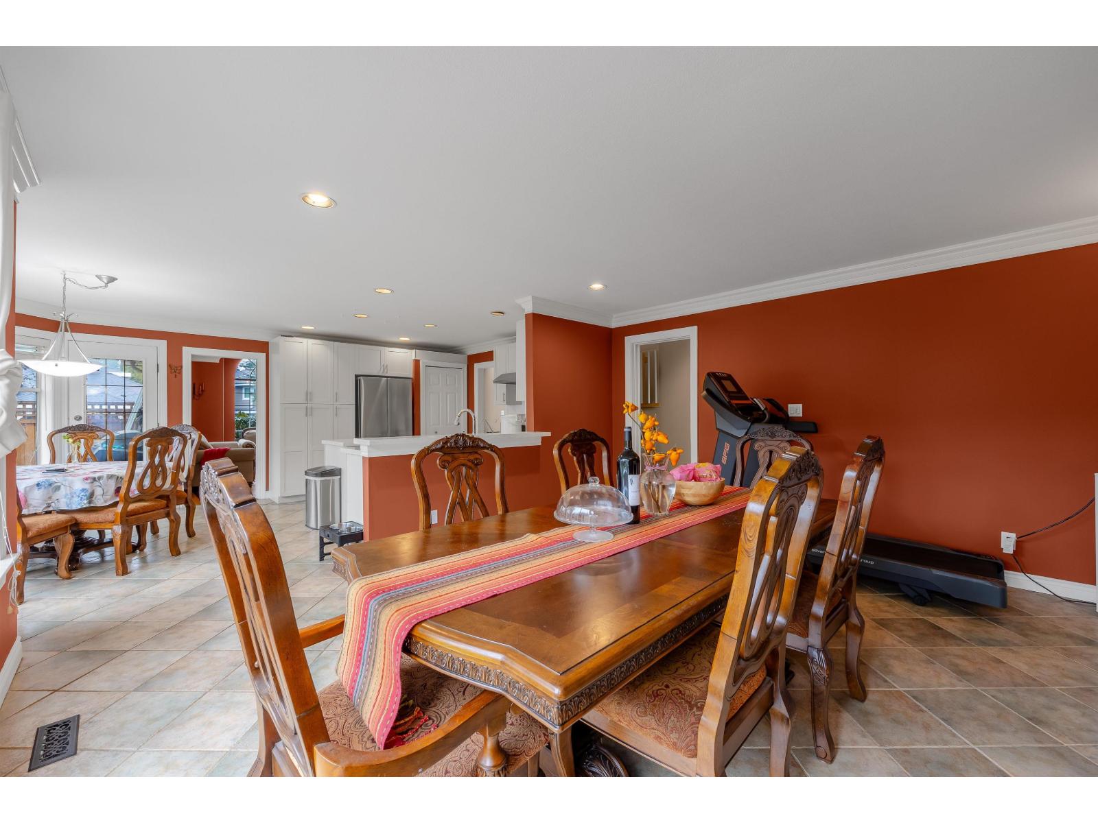2443 150 Street Property Photo 8