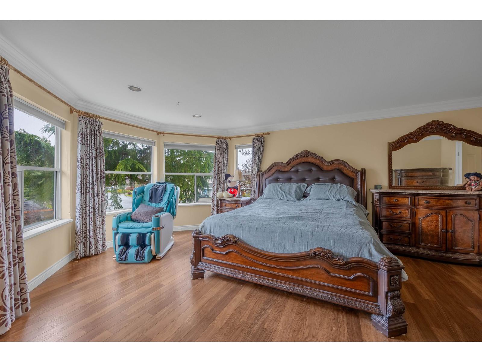 2443 150 Street Property Photo 10