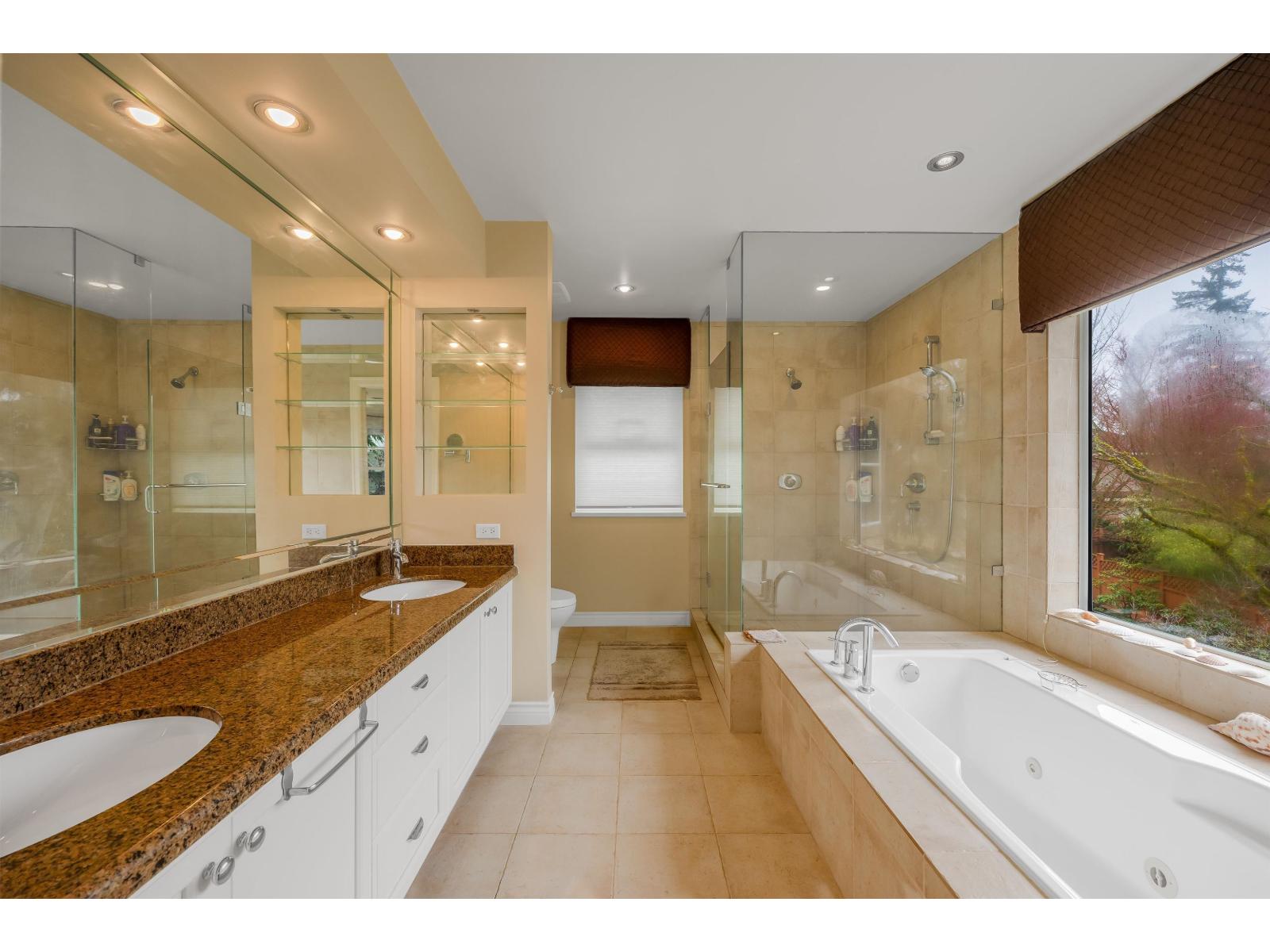 2443 150 Street Property Photo 11