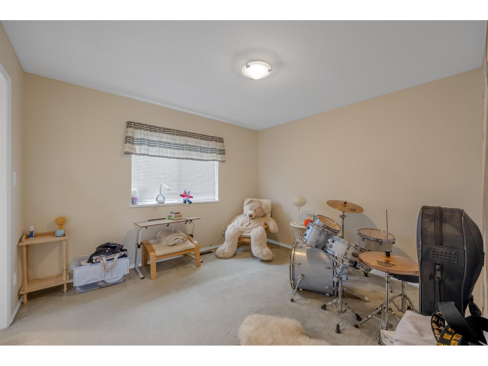 2443 150 Street Property Photo 12