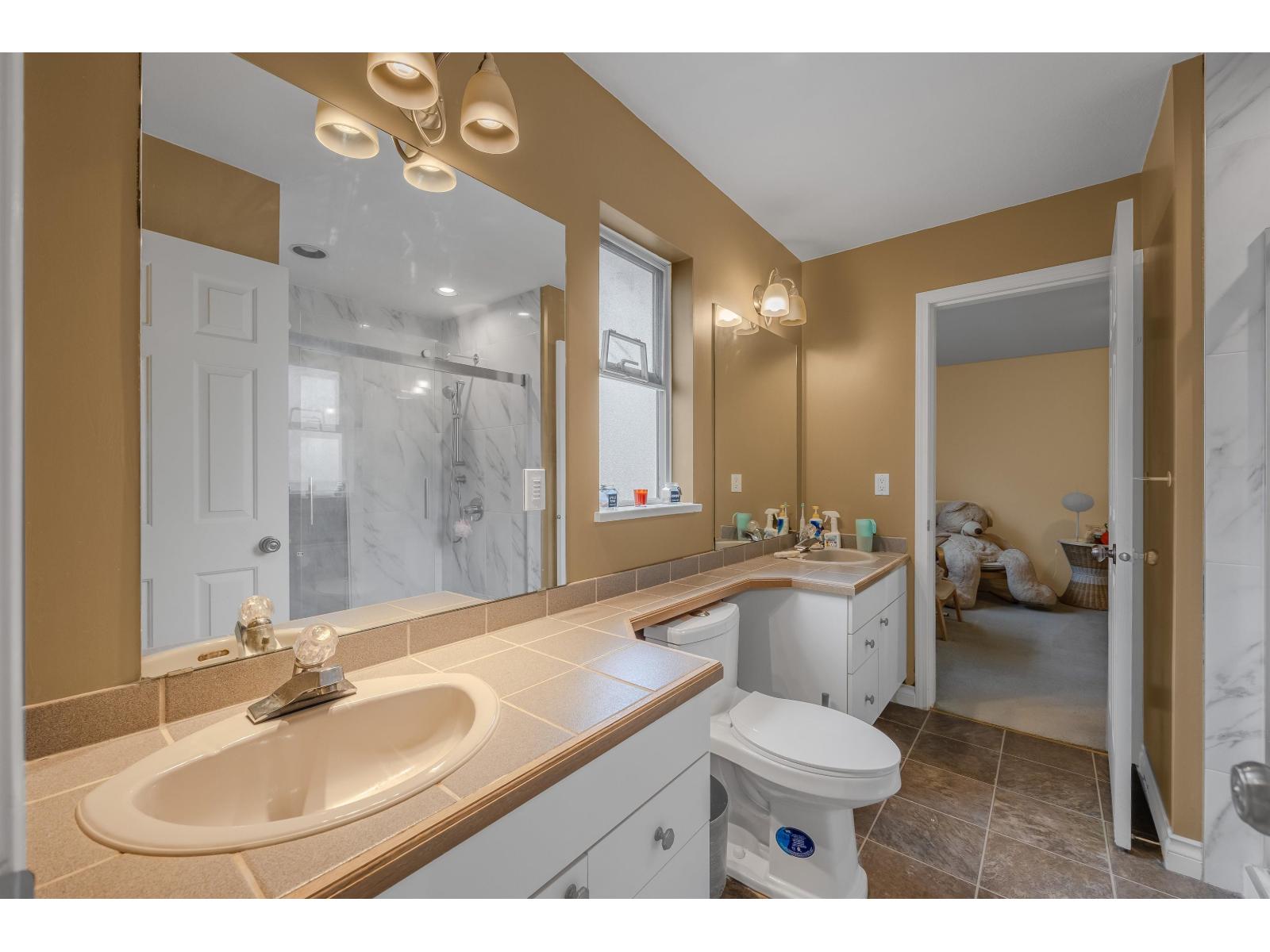 2443 150 Street Property Photo 14