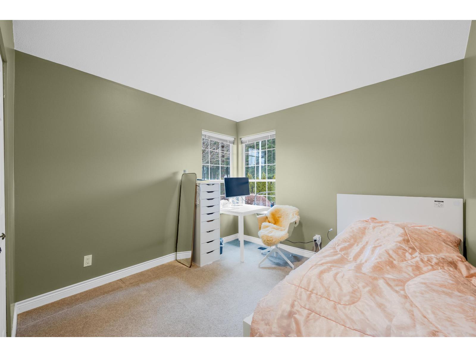 2443 150 Street Property Photo 15