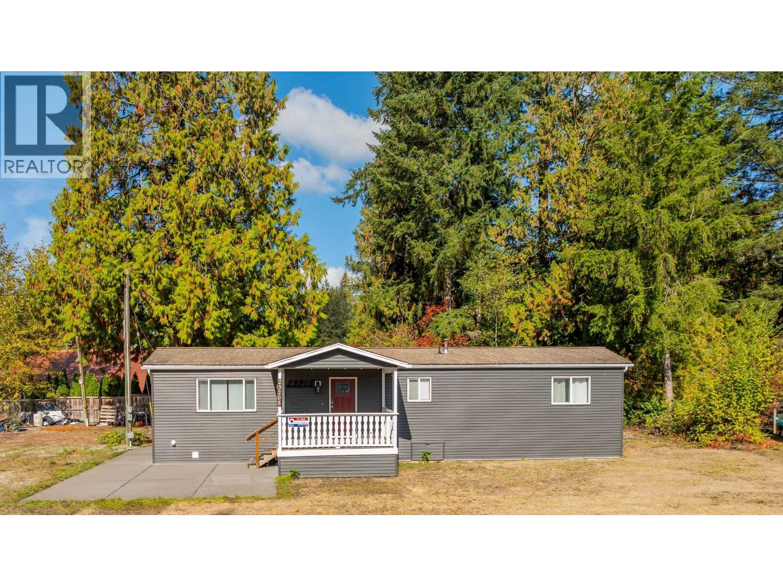 5 23205 Calvin Crescent Property Photo 2
