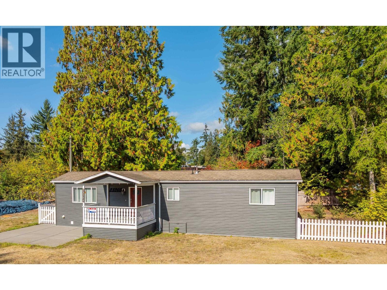 5 23205 Calvin Crescent Property Photo 3