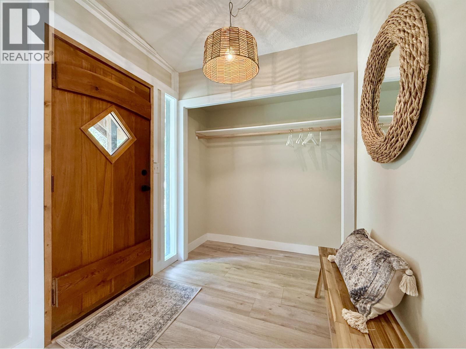 6376 Sunshine Coast Highway Property Photo 4
