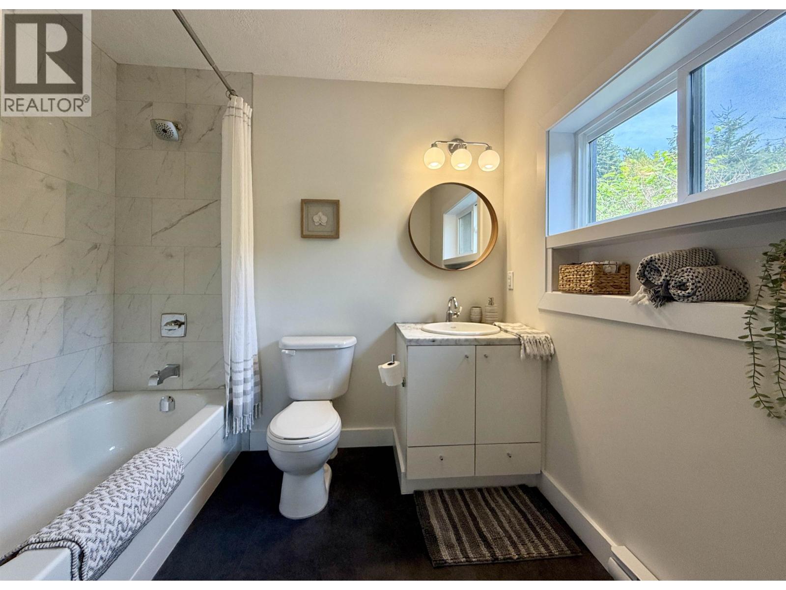 6376 Sunshine Coast Highway Property Photo 21