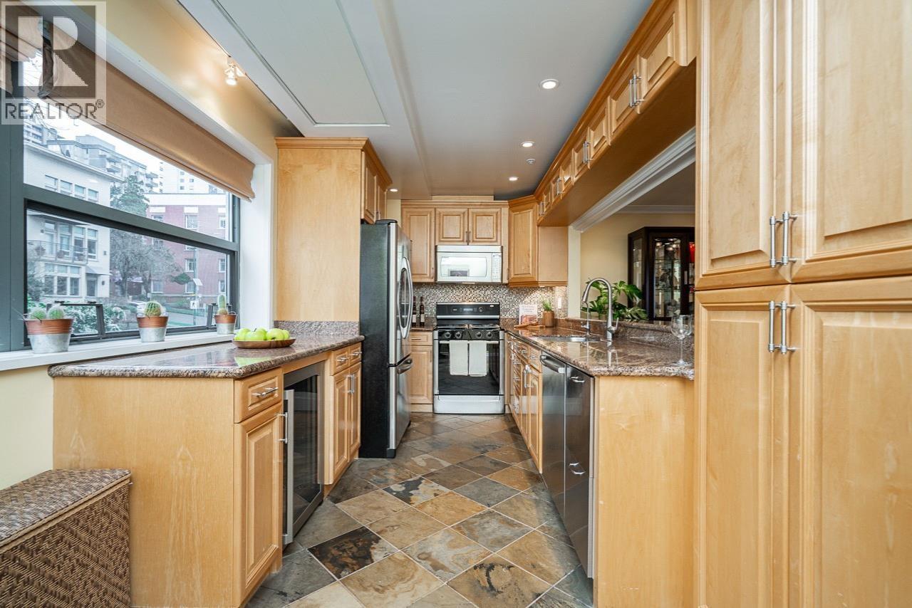 304 1233 Beach Avenue Property Photo 11