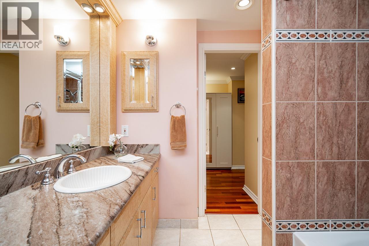 304 1233 Beach Avenue Property Photo 17