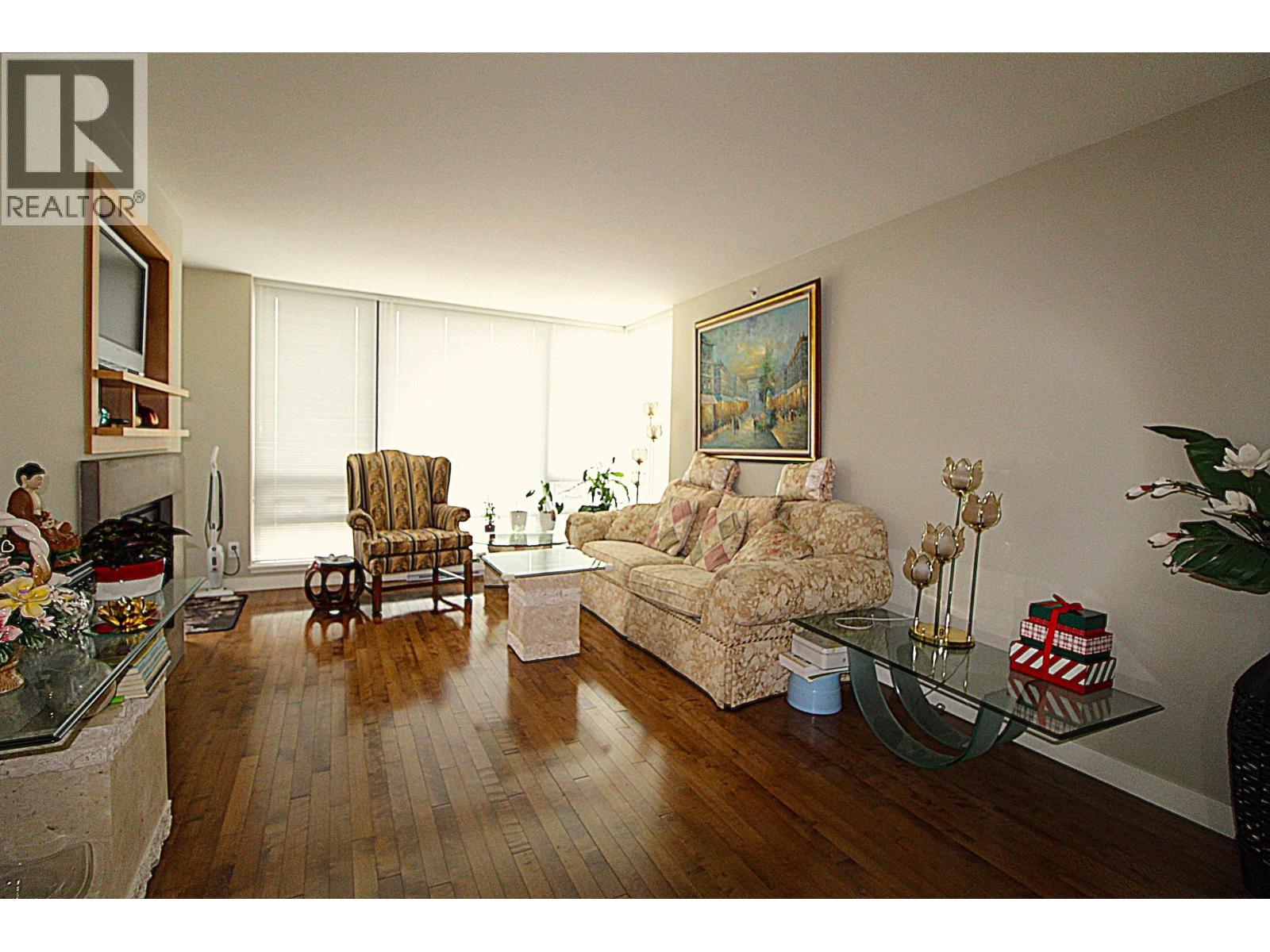 1106 9133 Hemlock Drive Property Photo 4