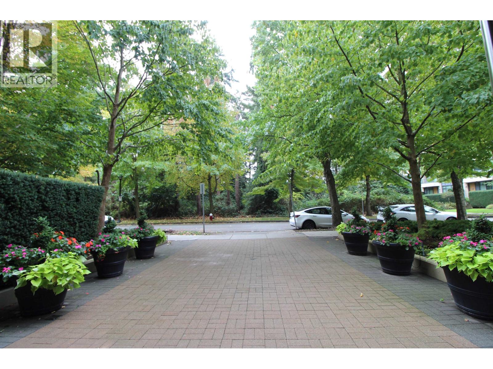1106 9133 Hemlock Drive Property Photo 27