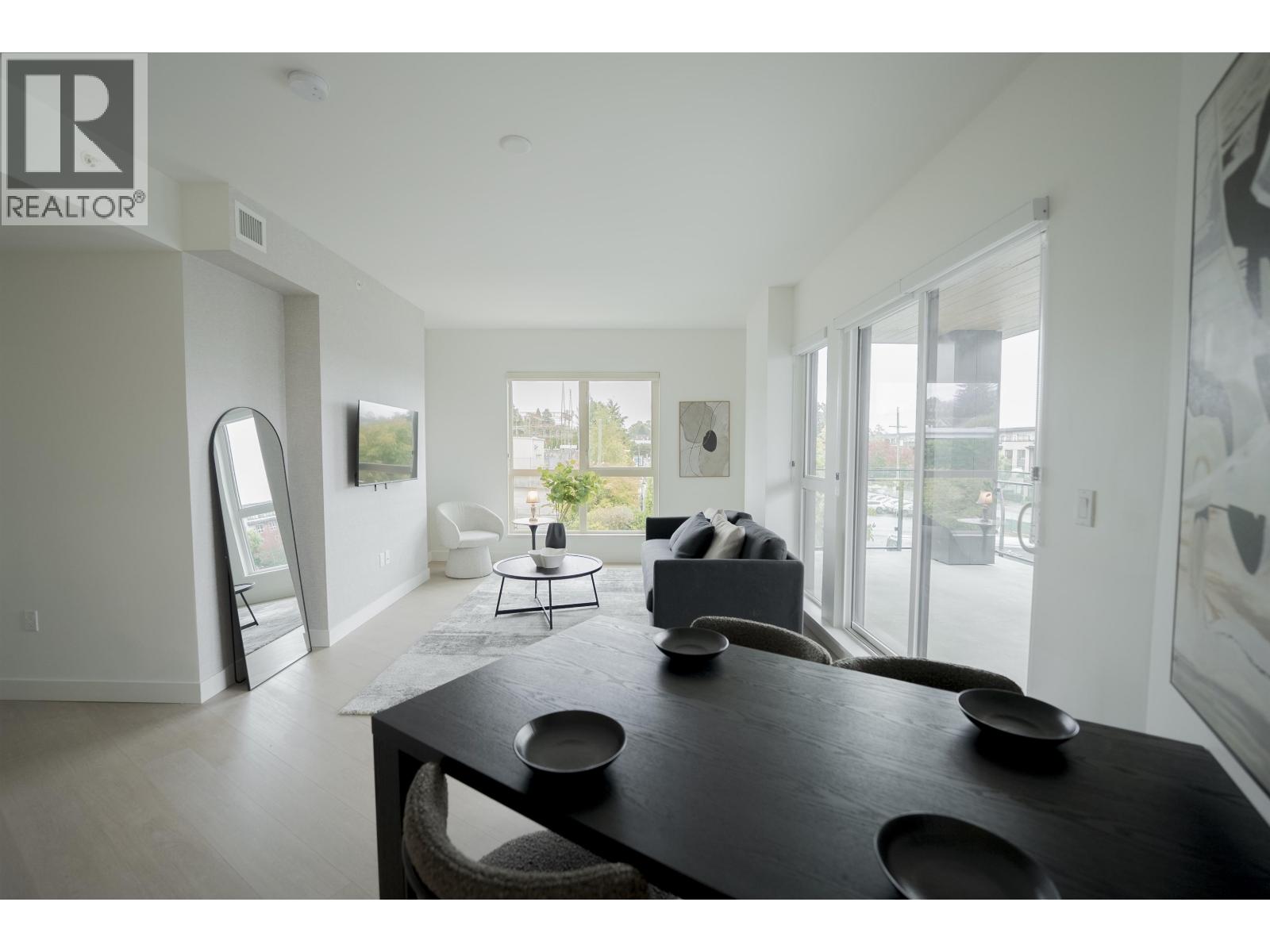 360 422 E 3rd Street Property Photo 6