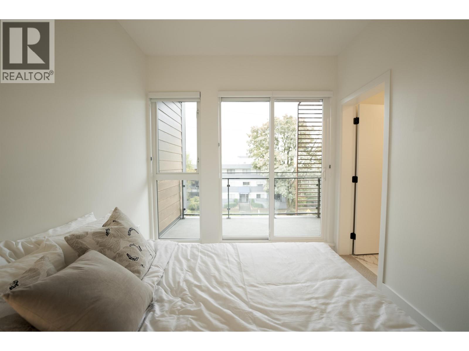 360 422 E 3rd Street Property Photo 11