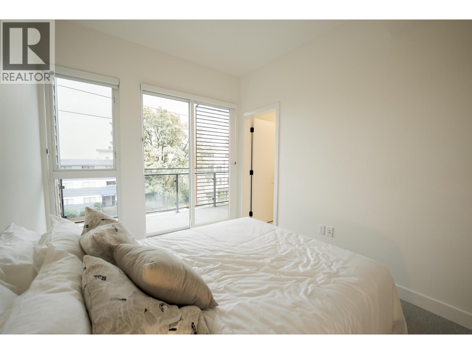 360 422 E 3rd Street Property Photo 12