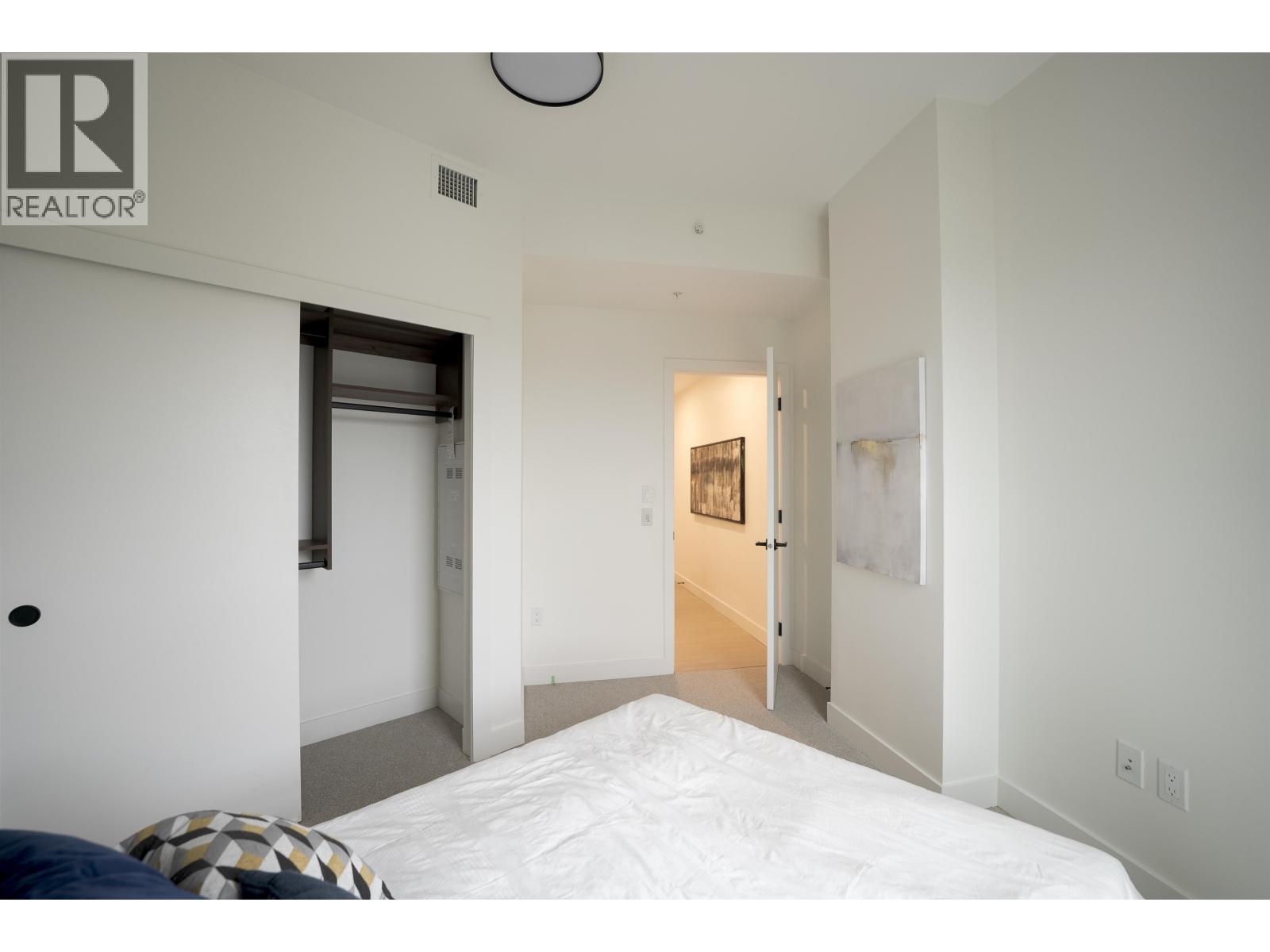 360 422 E 3rd Street Property Photo 15