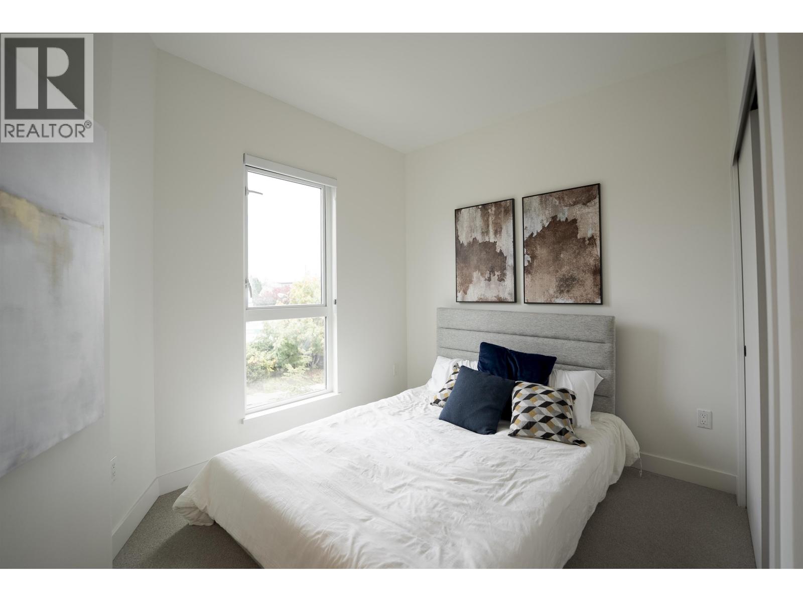 360 422 E 3rd Street Property Photo 16
