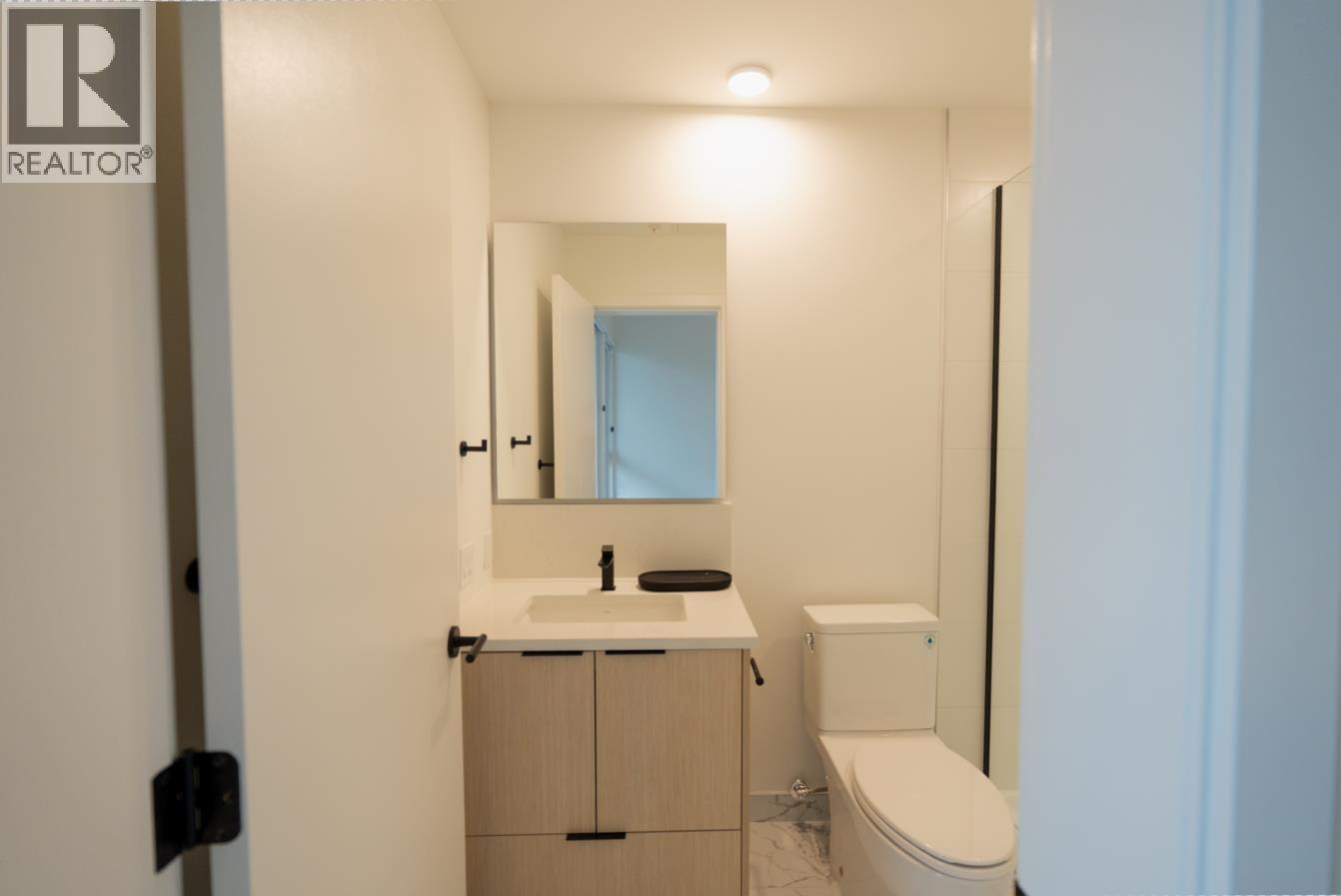 360 422 E 3rd Street Property Photo 20