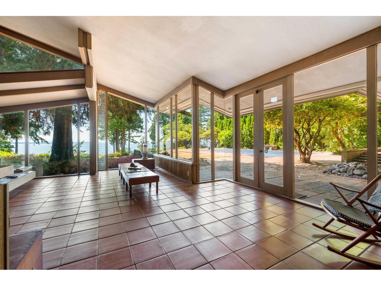 12581 16 Avenue Property Photo 12