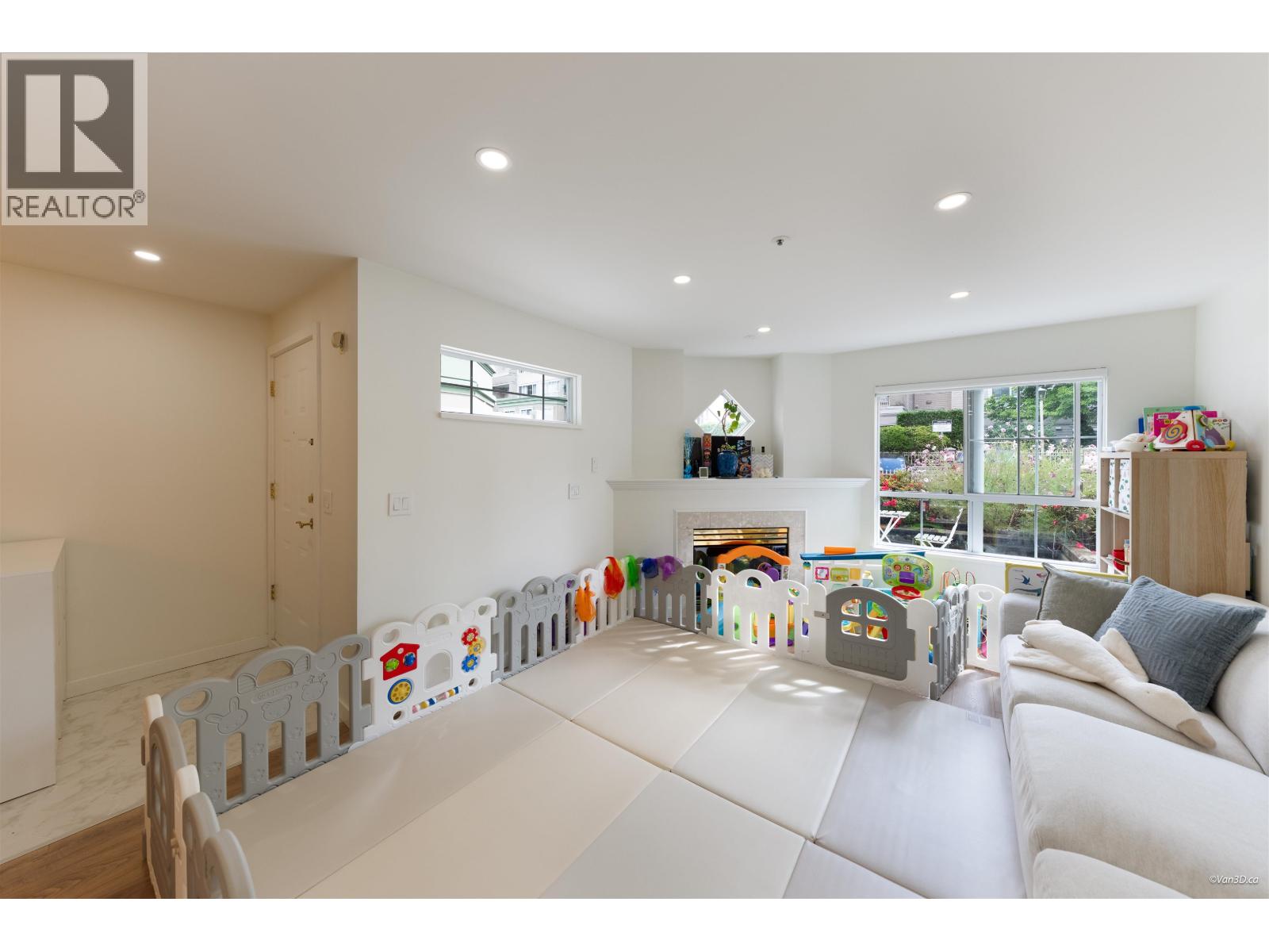 113 2960 Princess Crescent Property Photo 6