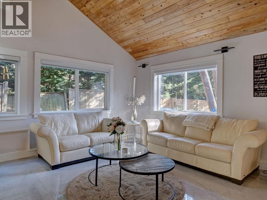 9168 Sunshine Coast Highway Property Photo 9