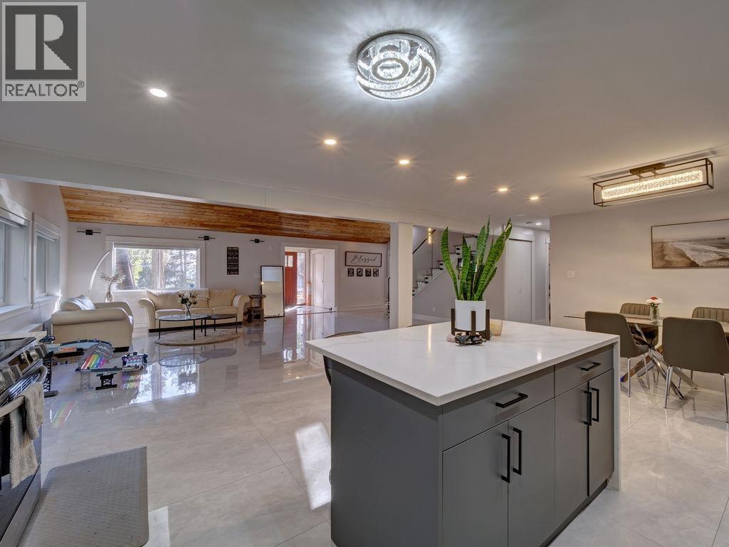 9168 Sunshine Coast Highway Property Photo 12