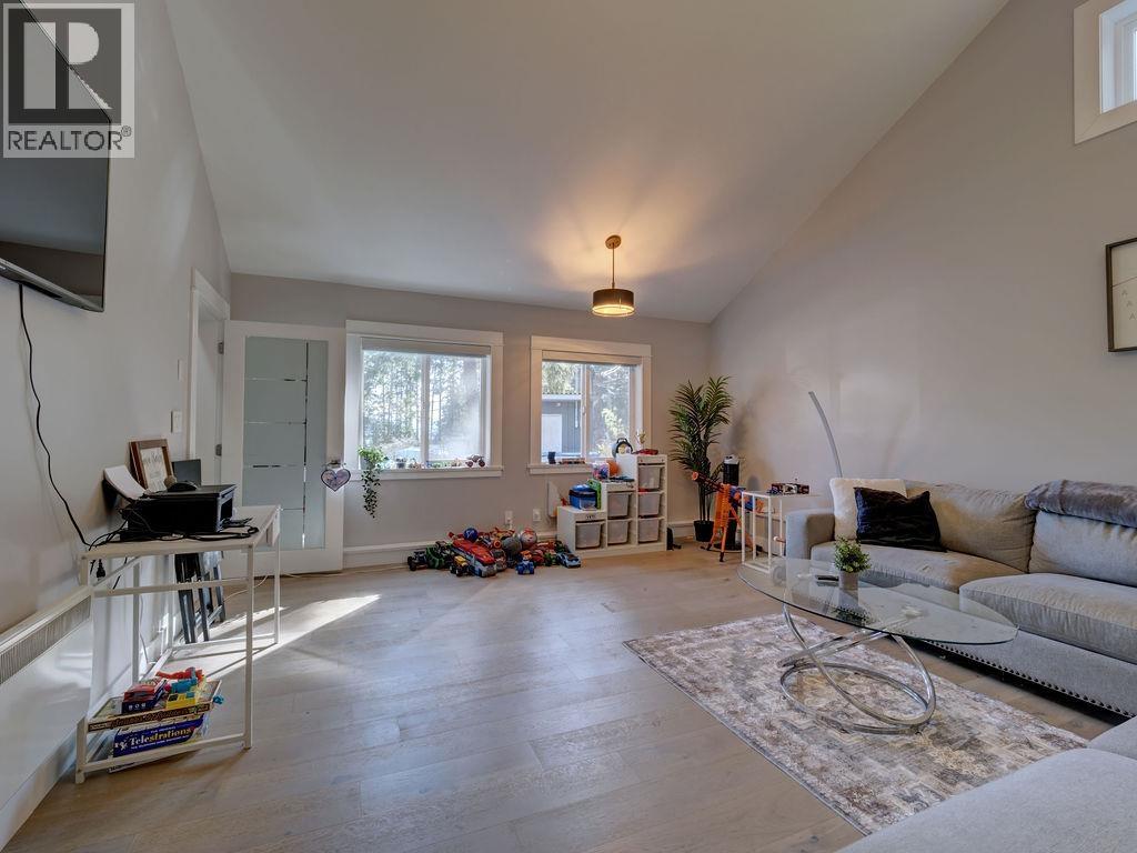 9168 Sunshine Coast Highway Property Photo 16