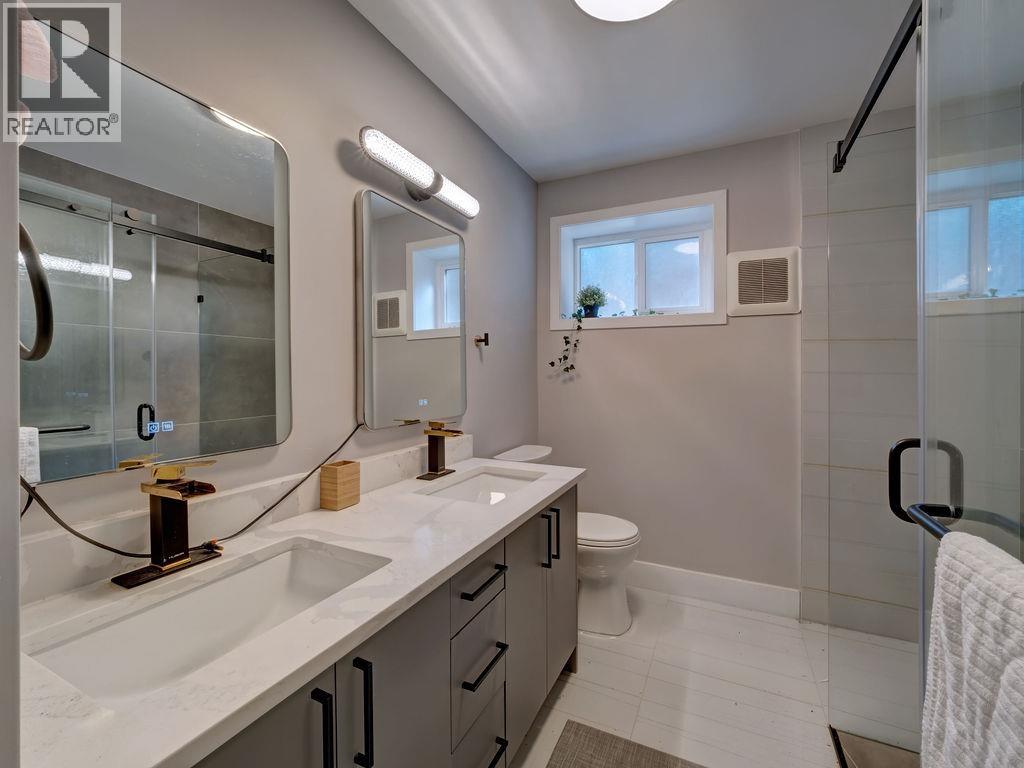 9168 Sunshine Coast Highway Property Photo 17