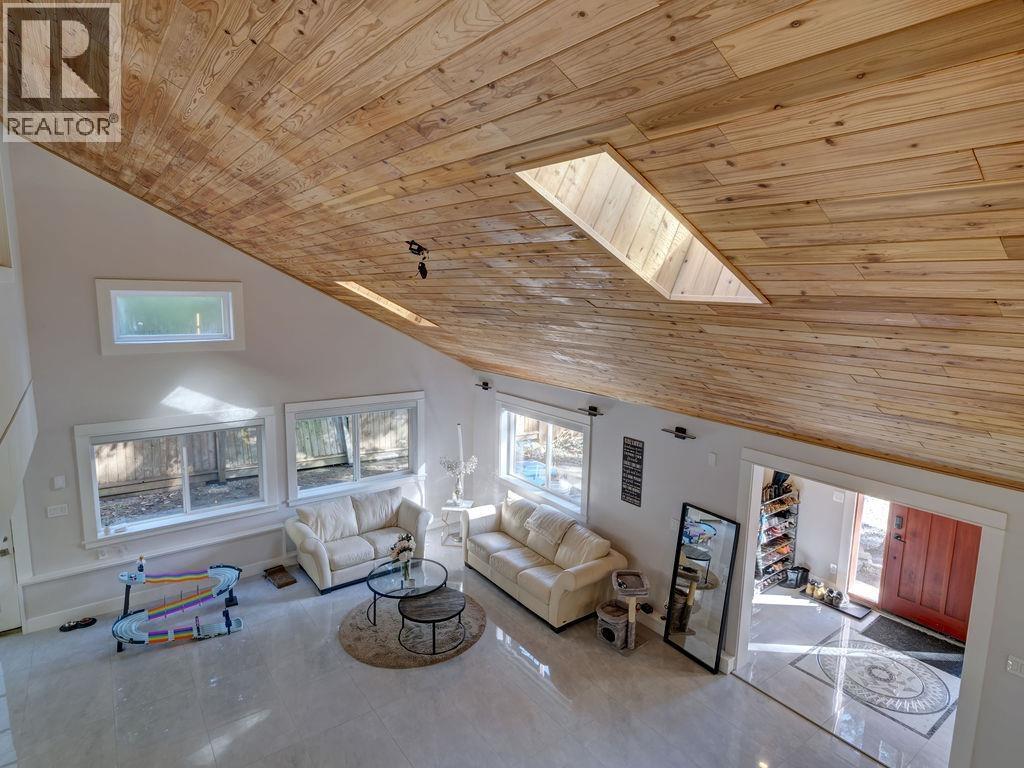9168 Sunshine Coast Highway Property Photo 25