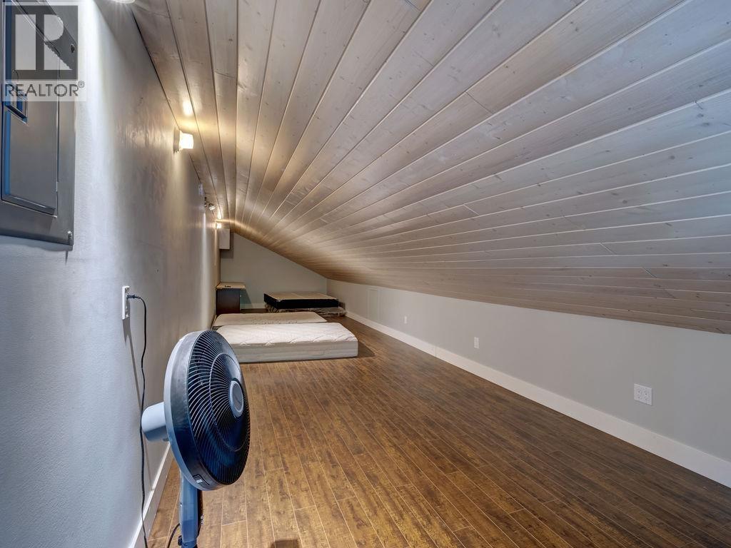 9168 Sunshine Coast Highway Property Photo 32