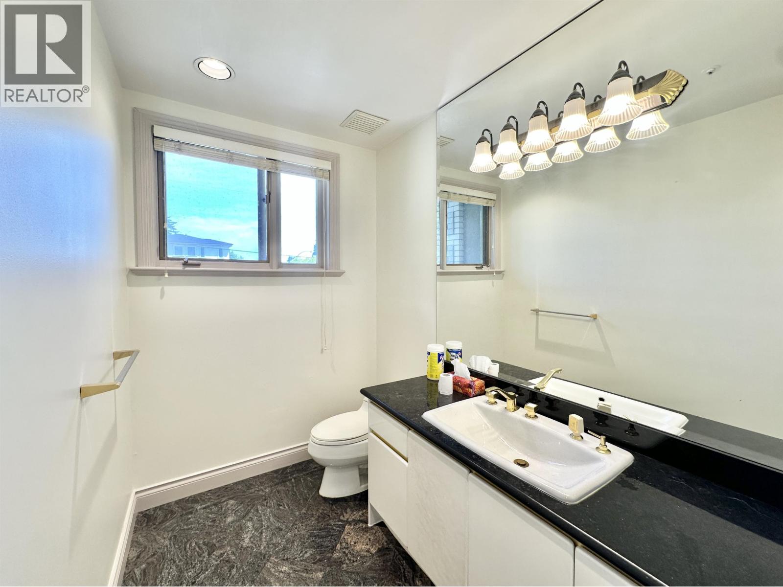883 W 52 Avenue Property Photo 8