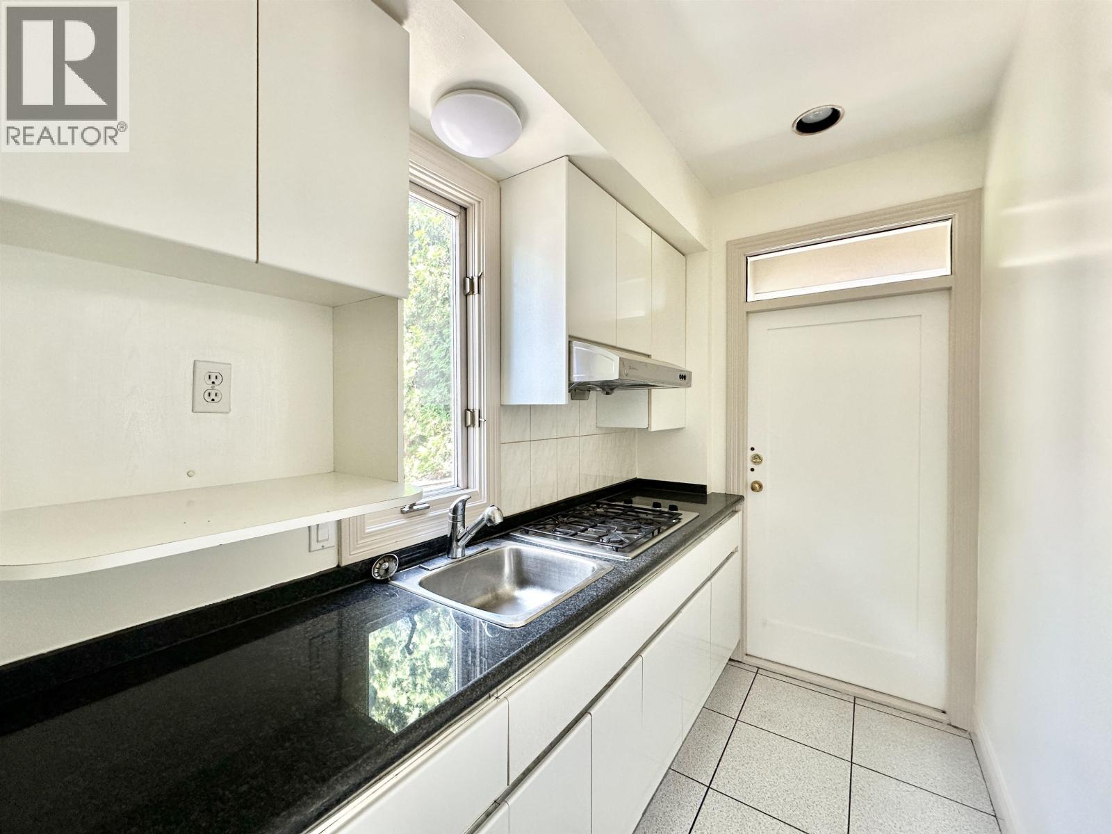 883 W 52 Avenue Property Photo 10
