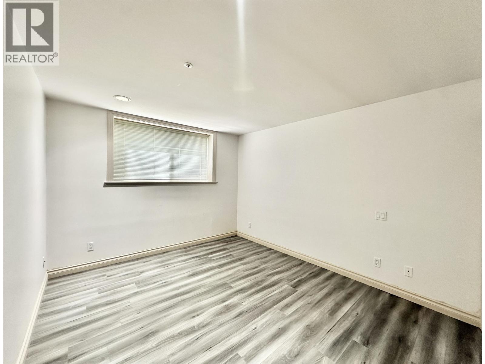 883 W 52 Avenue Property Photo 27