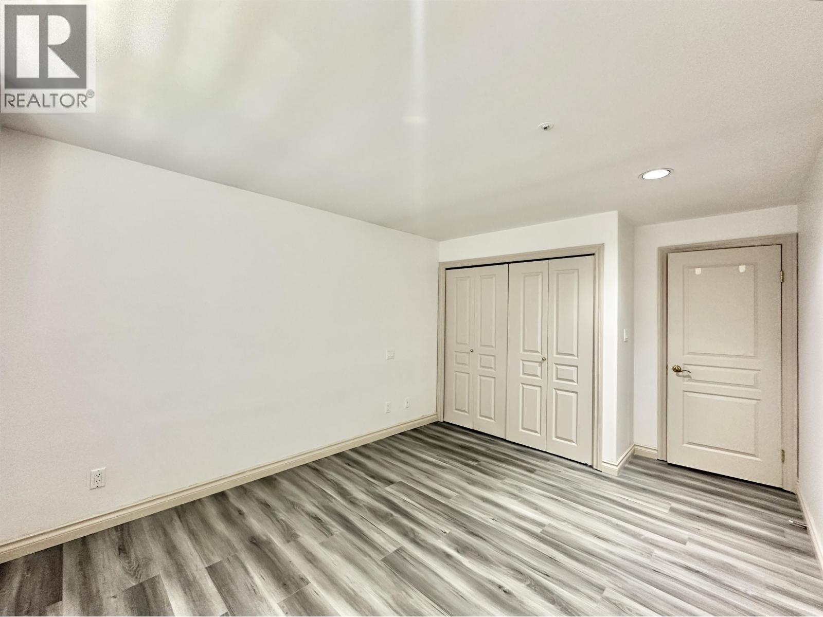 883 W 52 Avenue Property Photo 28
