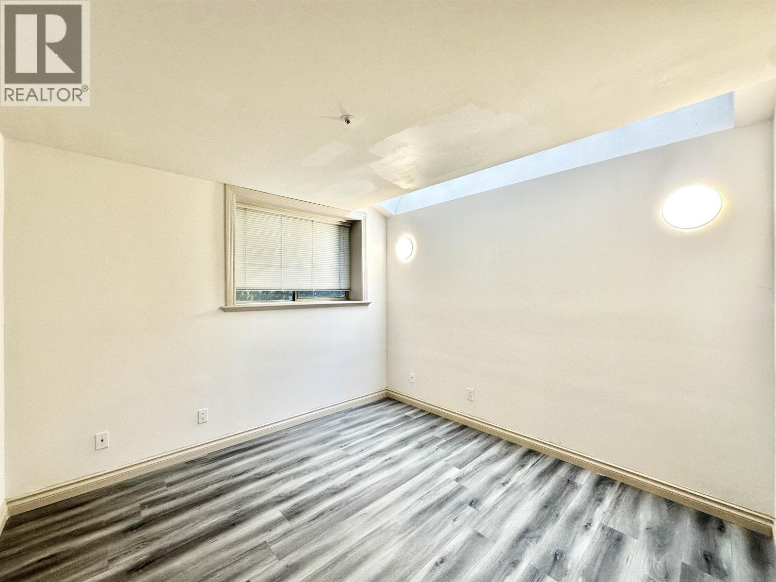 883 W 52 Avenue Property Photo 31
