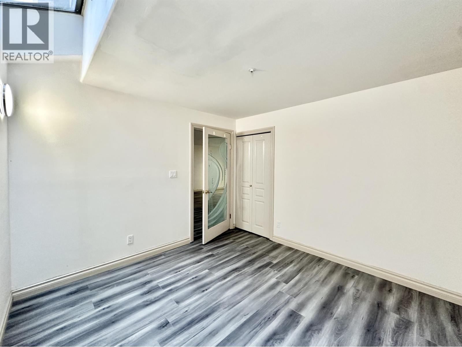 883 W 52 Avenue Property Photo 32