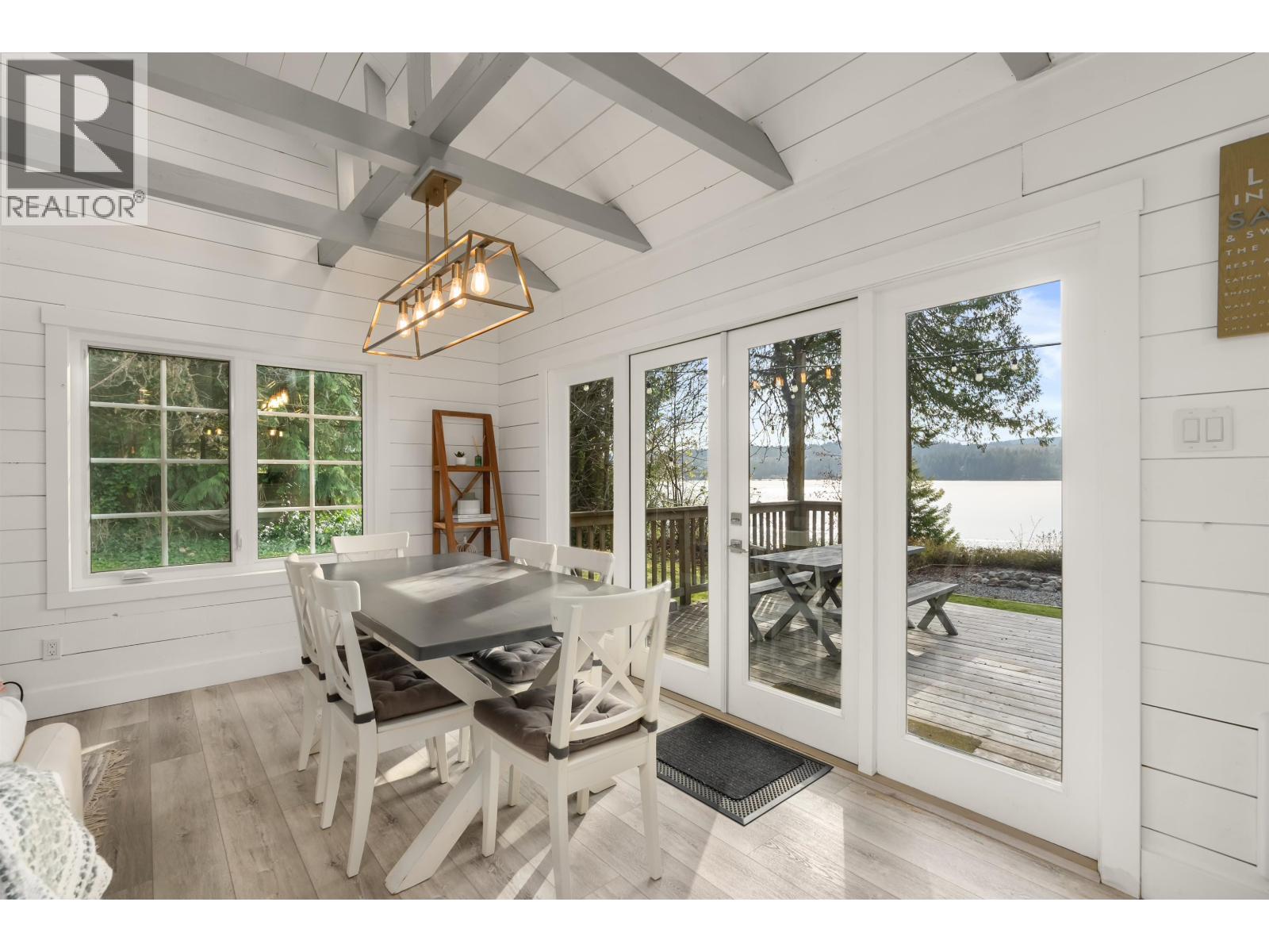 6129 Sechelt Inlet Road Property Photo 9