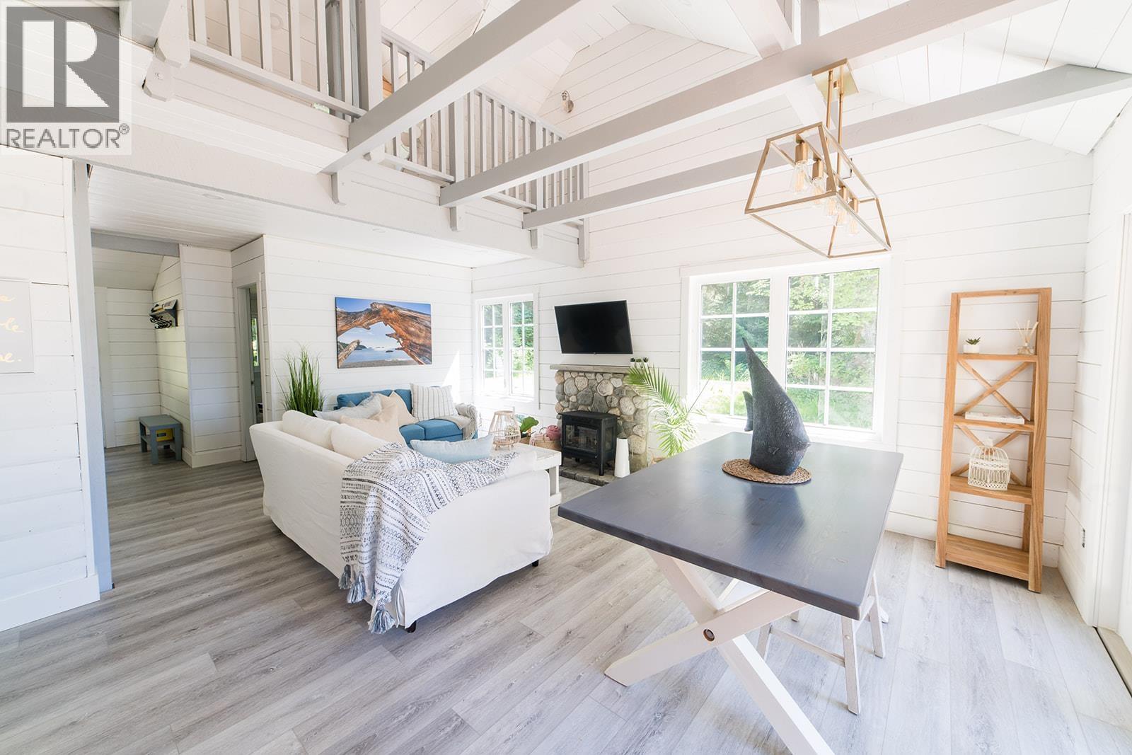 6129 Sechelt Inlet Road Property Photo 12
