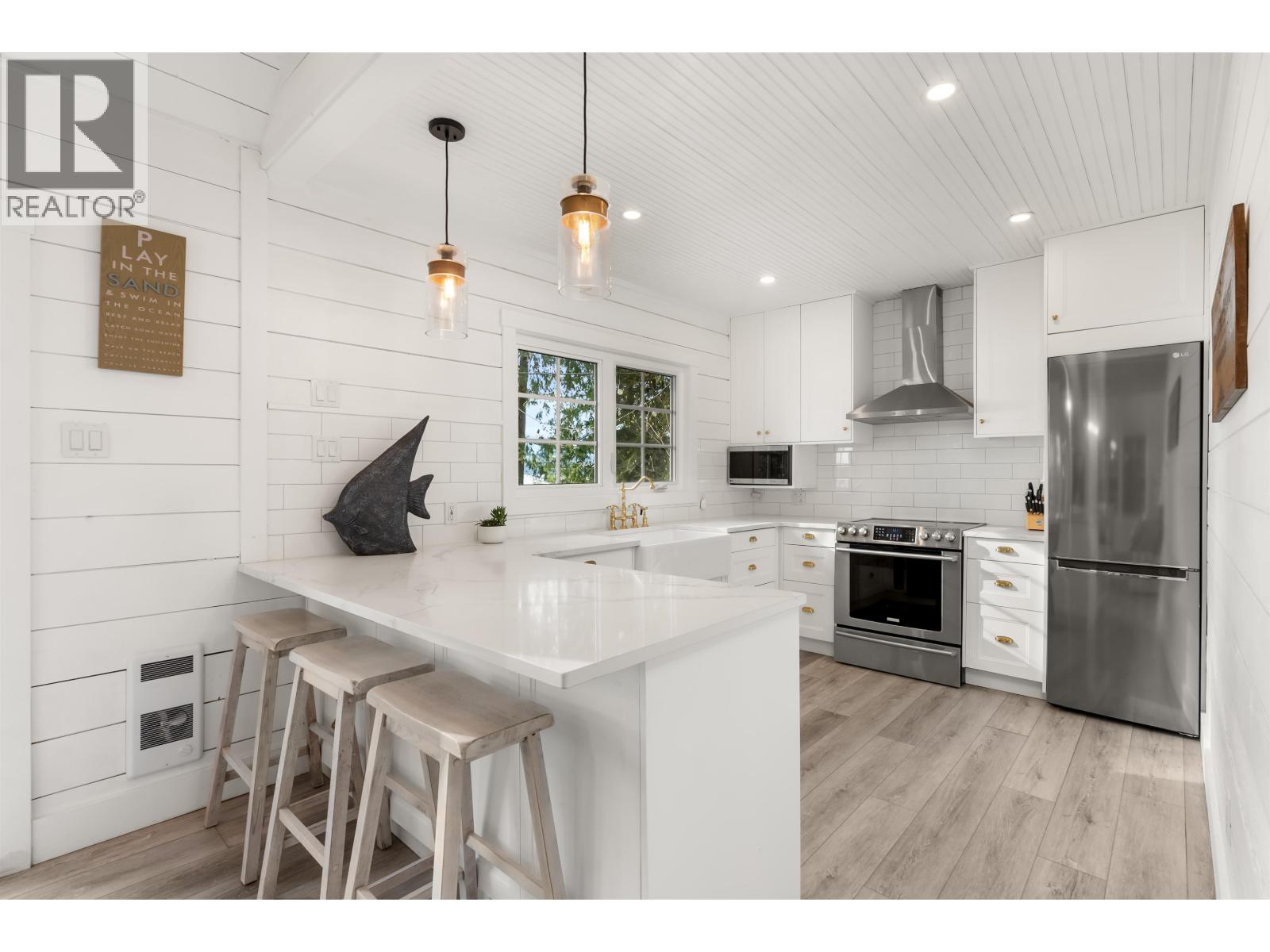 6129 Sechelt Inlet Road Property Photo 13