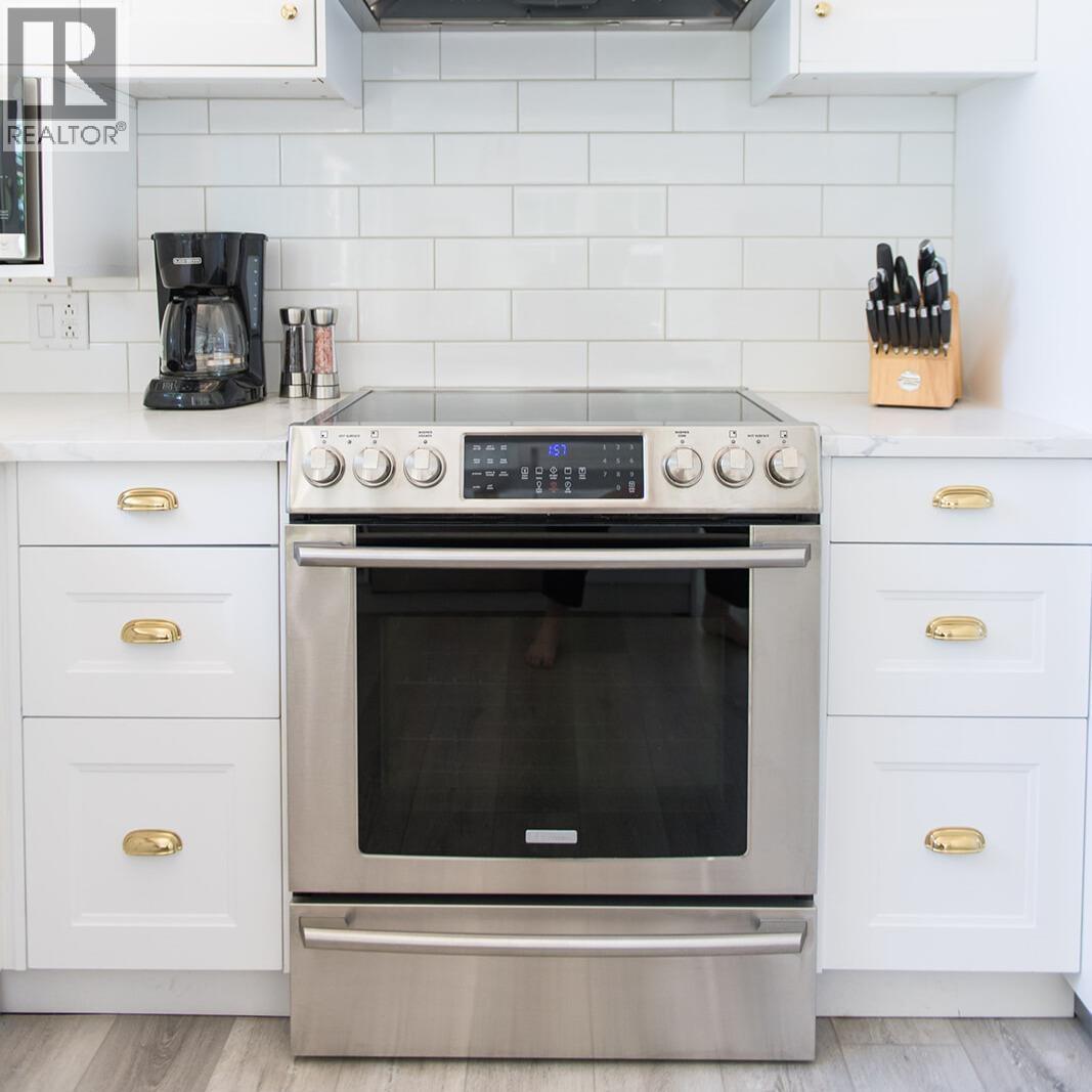 6129 Sechelt Inlet Road Property Photo 15