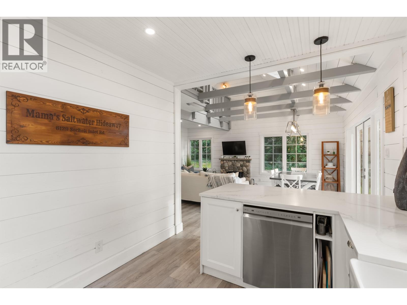 6129 Sechelt Inlet Road Property Photo 18
