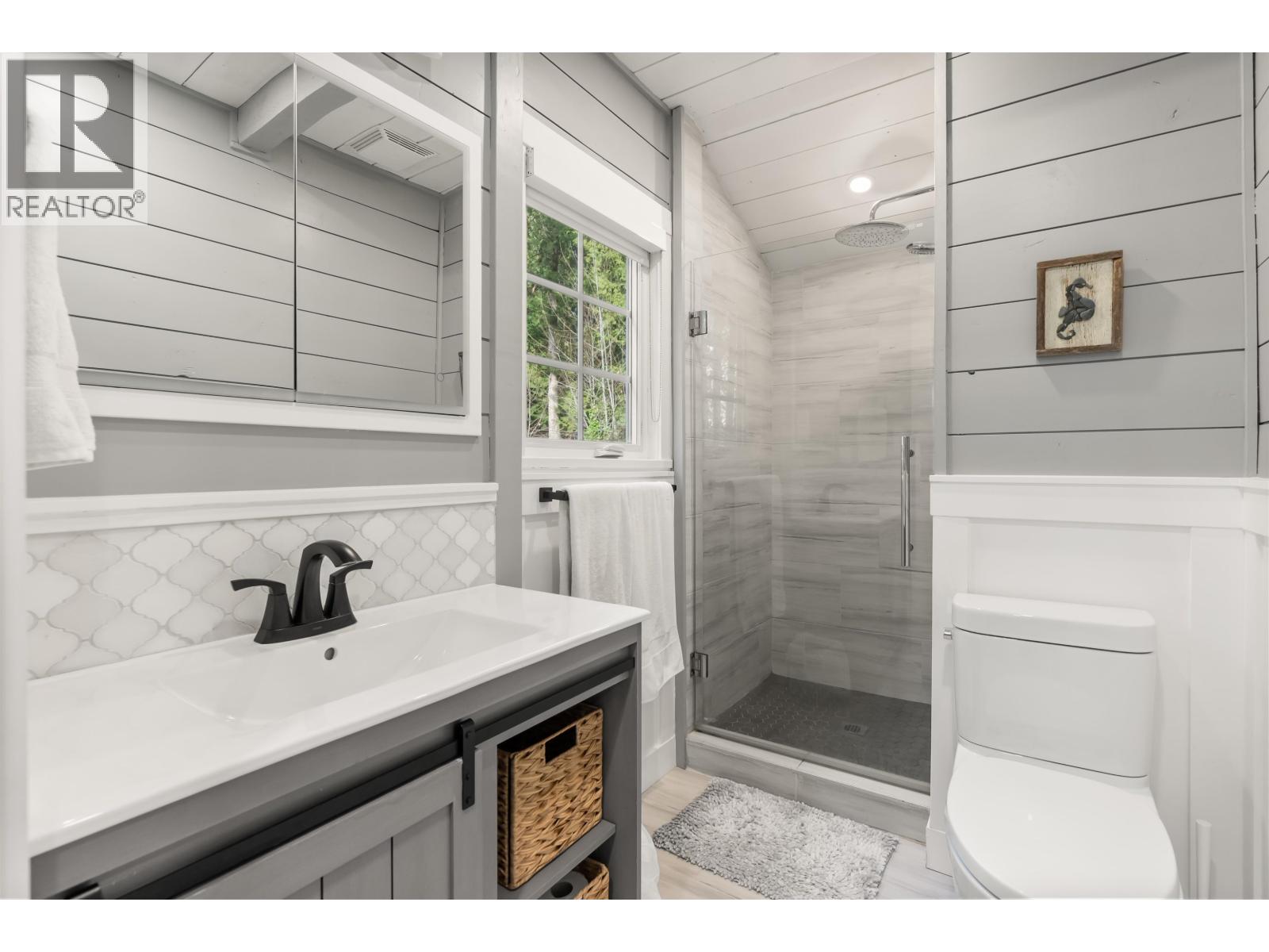 6129 Sechelt Inlet Road Property Photo 25