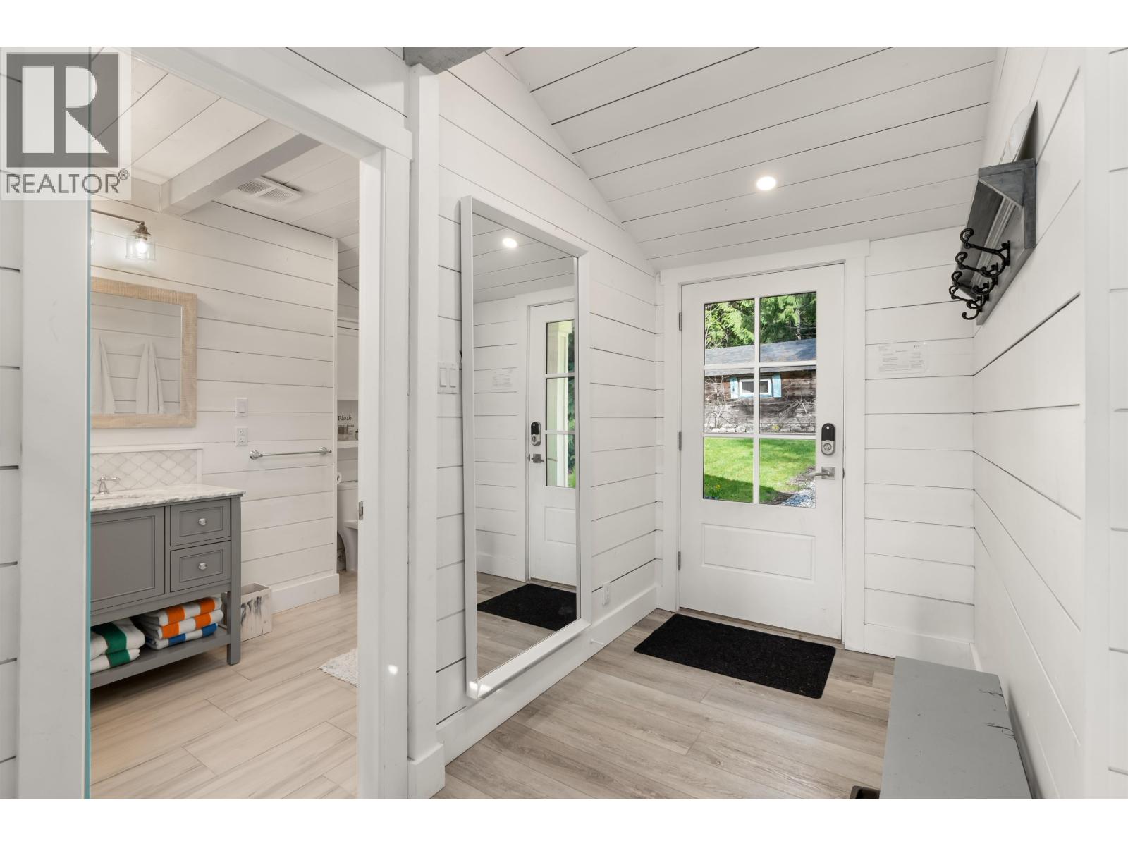 6129 Sechelt Inlet Road Property Photo 27