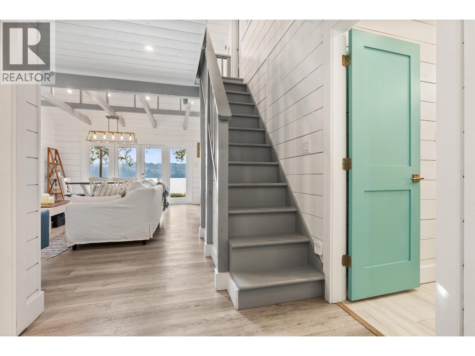 6129 Sechelt Inlet Road Property Photo 28