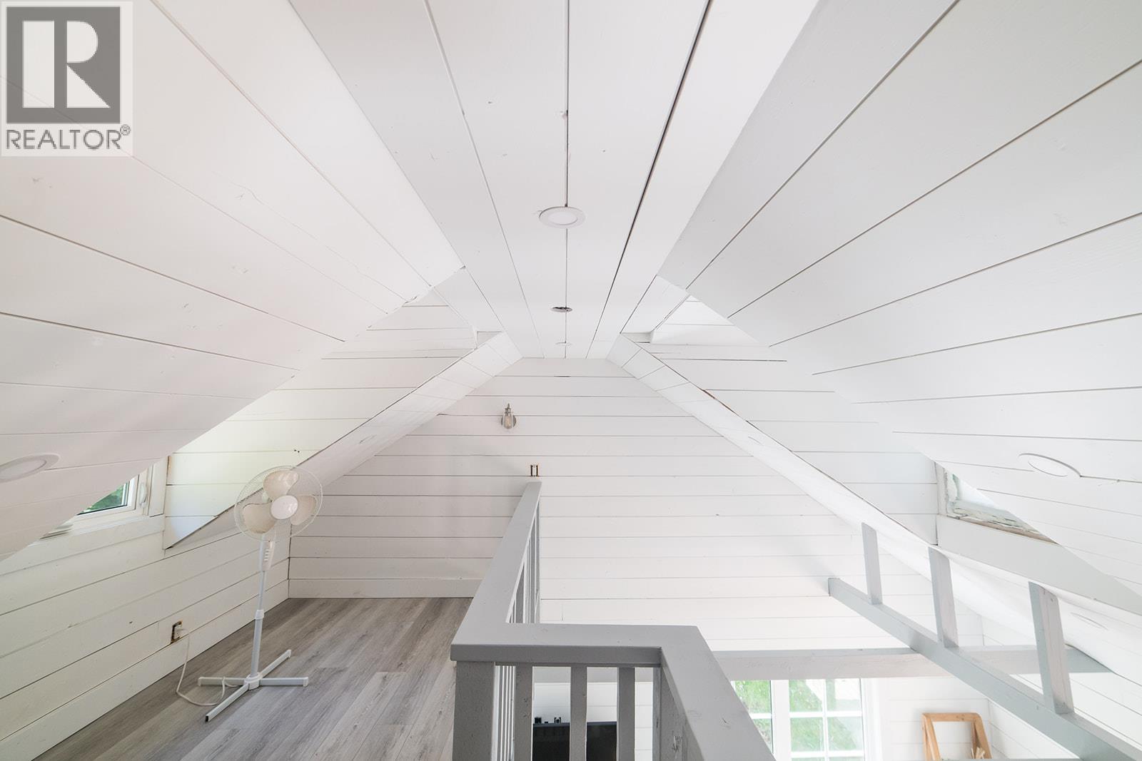 6129 Sechelt Inlet Road Property Photo 30