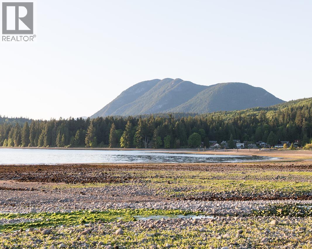 6129 Sechelt Inlet Road Property Photo 38