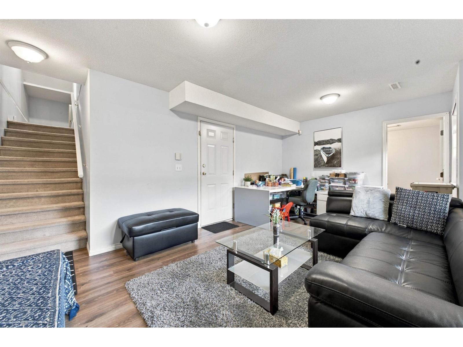 18 8289 121a Street Property Photo 4