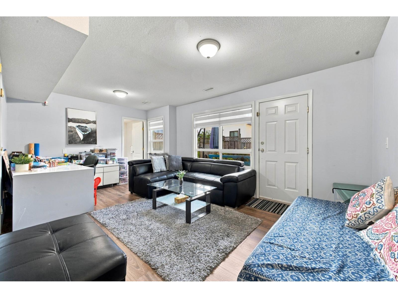 18 8289 121a Street Property Photo 5