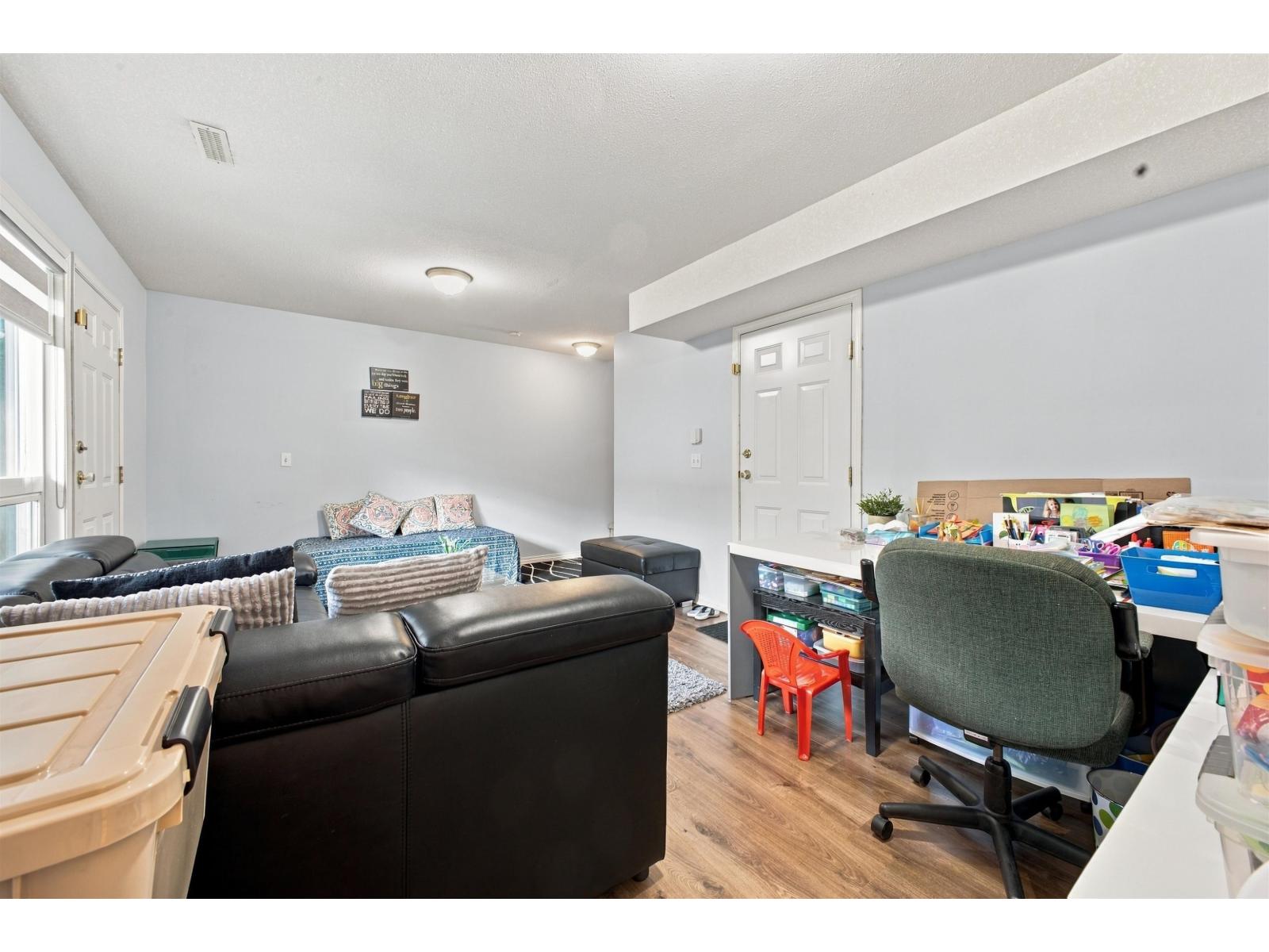 18 8289 121a Street Property Photo 6