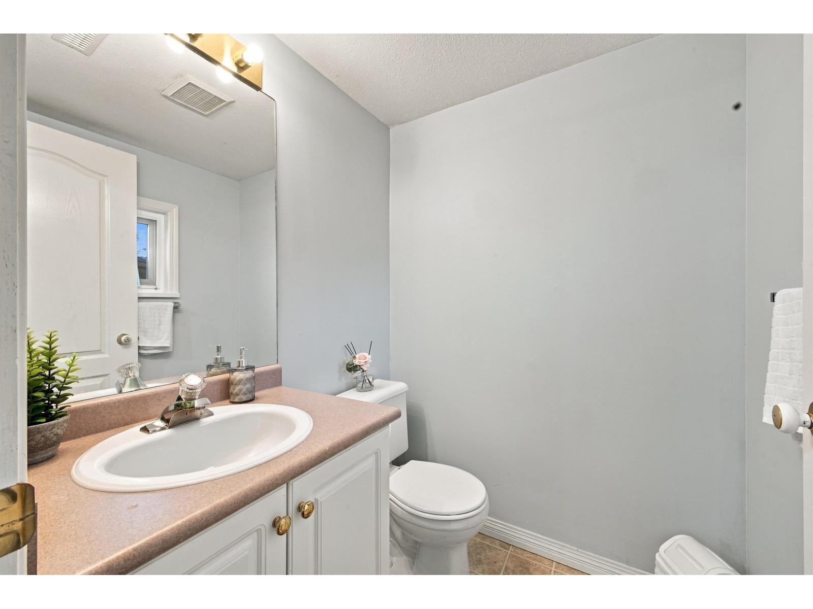 18 8289 121a Street Property Photo 7