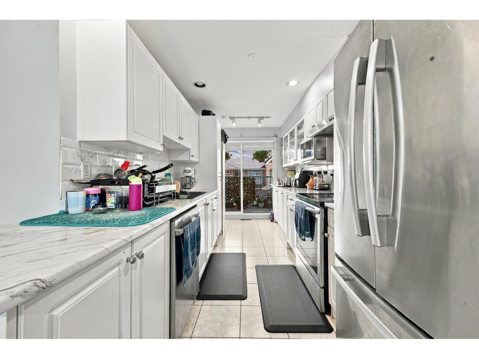 18 8289 121a Street Property Photo 10