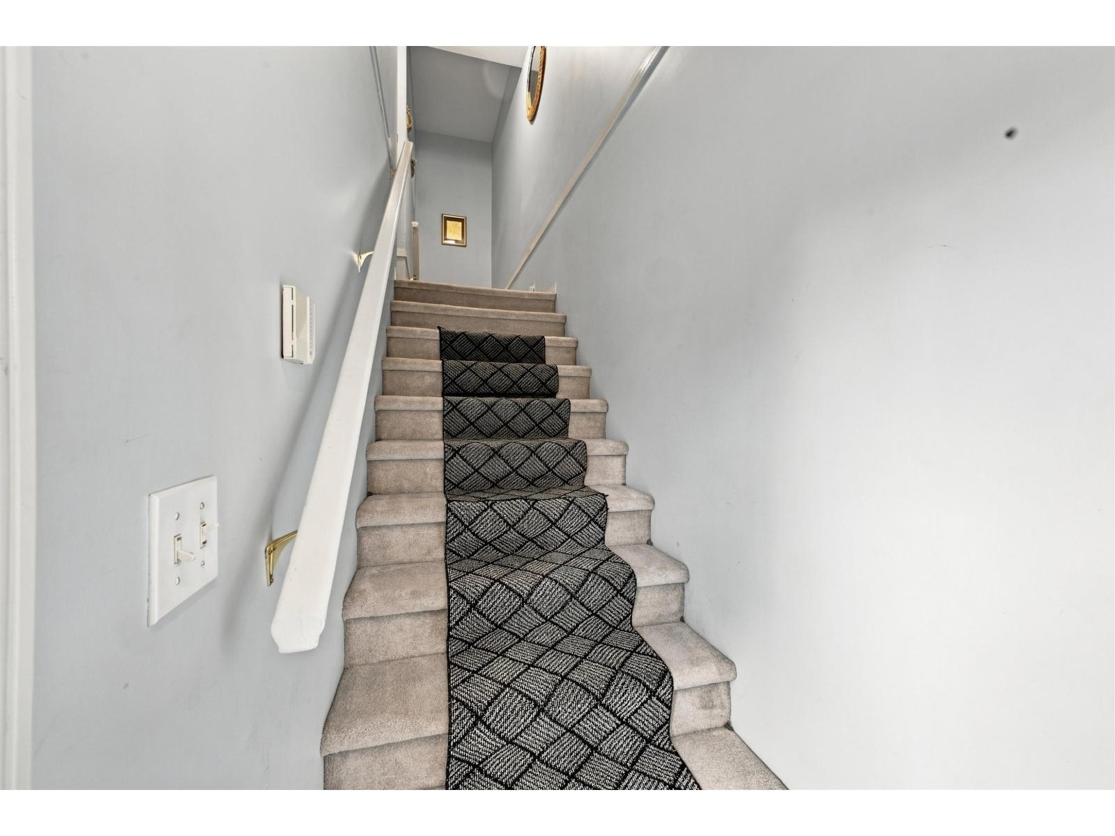 18 8289 121a Street Property Photo 23